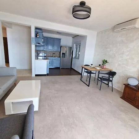 Big Panorama Villa, For 21 Person In Omis Ferienhaus Čelina