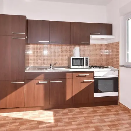 Emi Villa Newly Renovated Villa 20 People 度假居 *