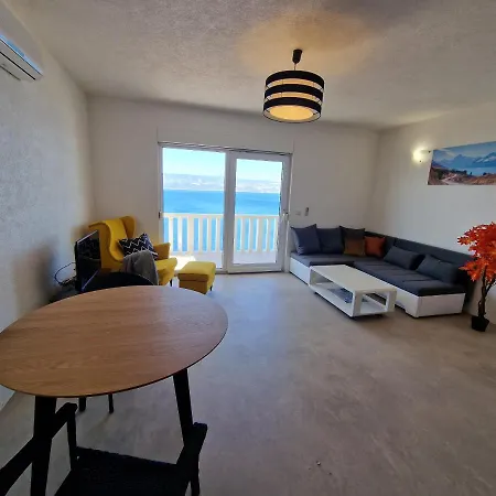 Emi Villa Newly Renovated Villa 20 People 度假居 塞莱纳