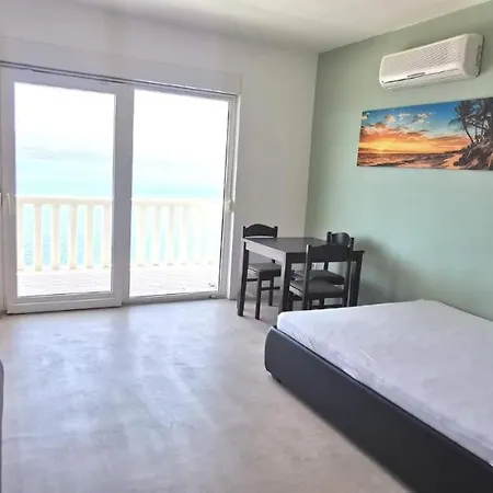 Emi Villa Newly Renovated Villa 20 People *
