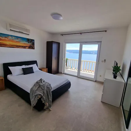 Emi Villa Newly Renovated Villa 20 People